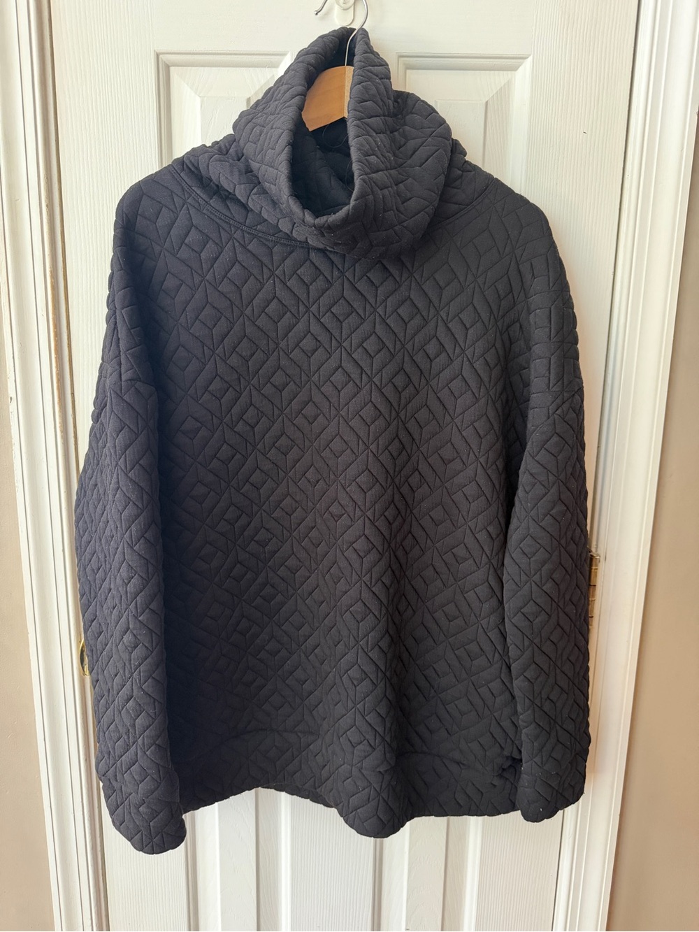 GapFit Black Geometric Quilted Funnel Neck Pullover Sweatshirt Size L Oversized